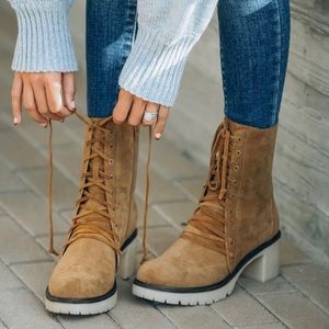 VICI Danny Lace-Up Heeled Boot